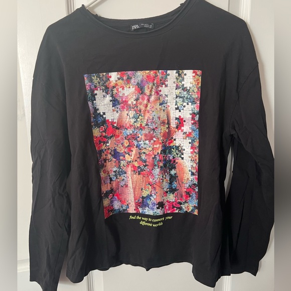 Zara Tops - Zara Long Sleeve Tshirt with graphic design